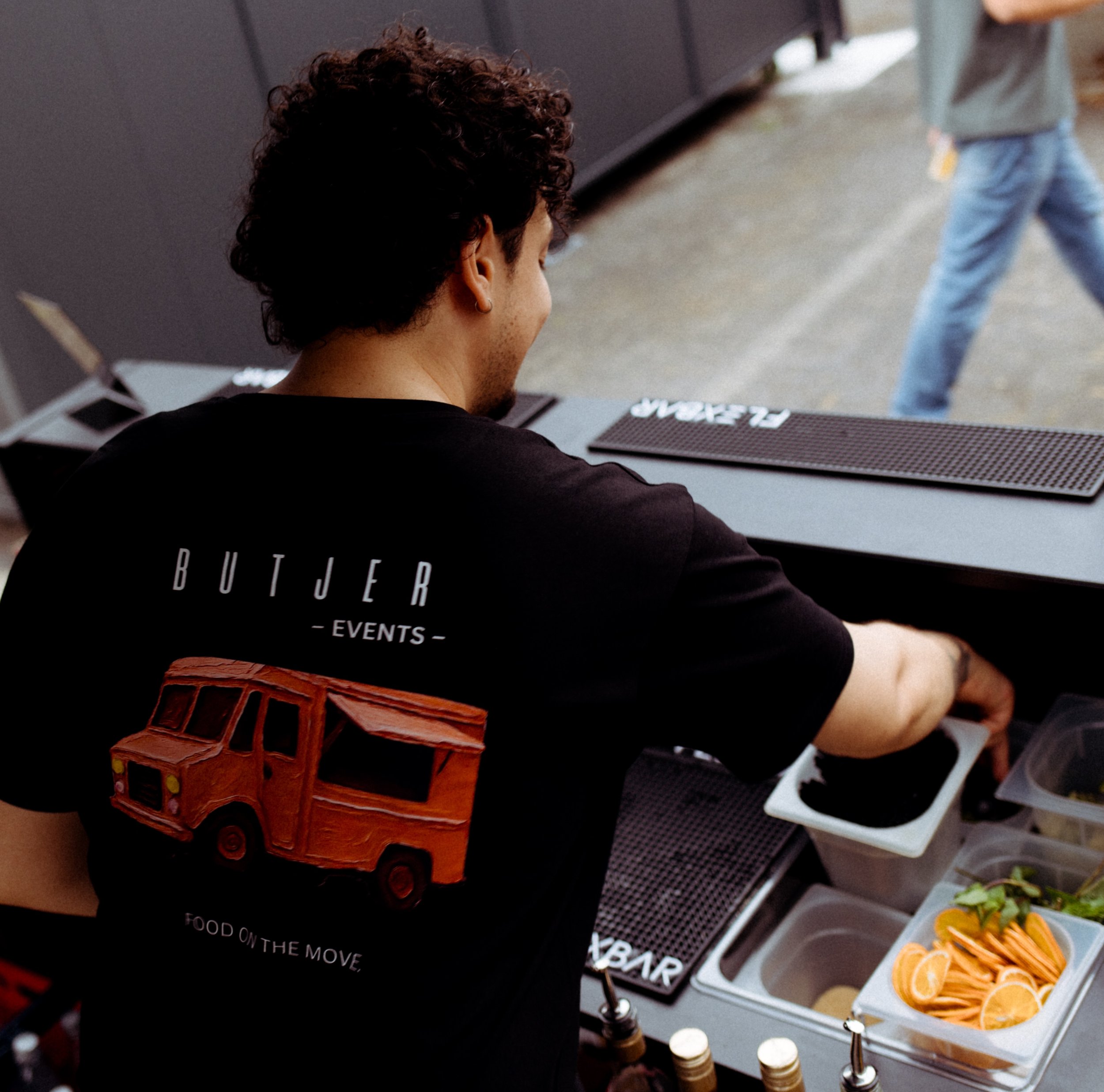 Was f&uuml;r ein Wochenende - danke f&uuml;r euer Vertrauen!🍸🍔🤗

Heute sind wir ab 16:00 Uhr wieder regul&auml;r f&uuml;r euch da.

Unser neuer Special Guest folgt heute auch noch &amp; die neue Herbst-Cocktailkarte steht ebenfalls schon in den St