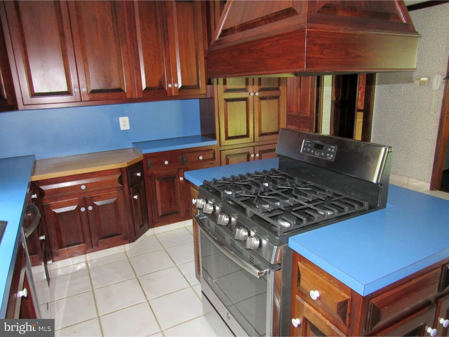 Before Kitchen 2.jpeg