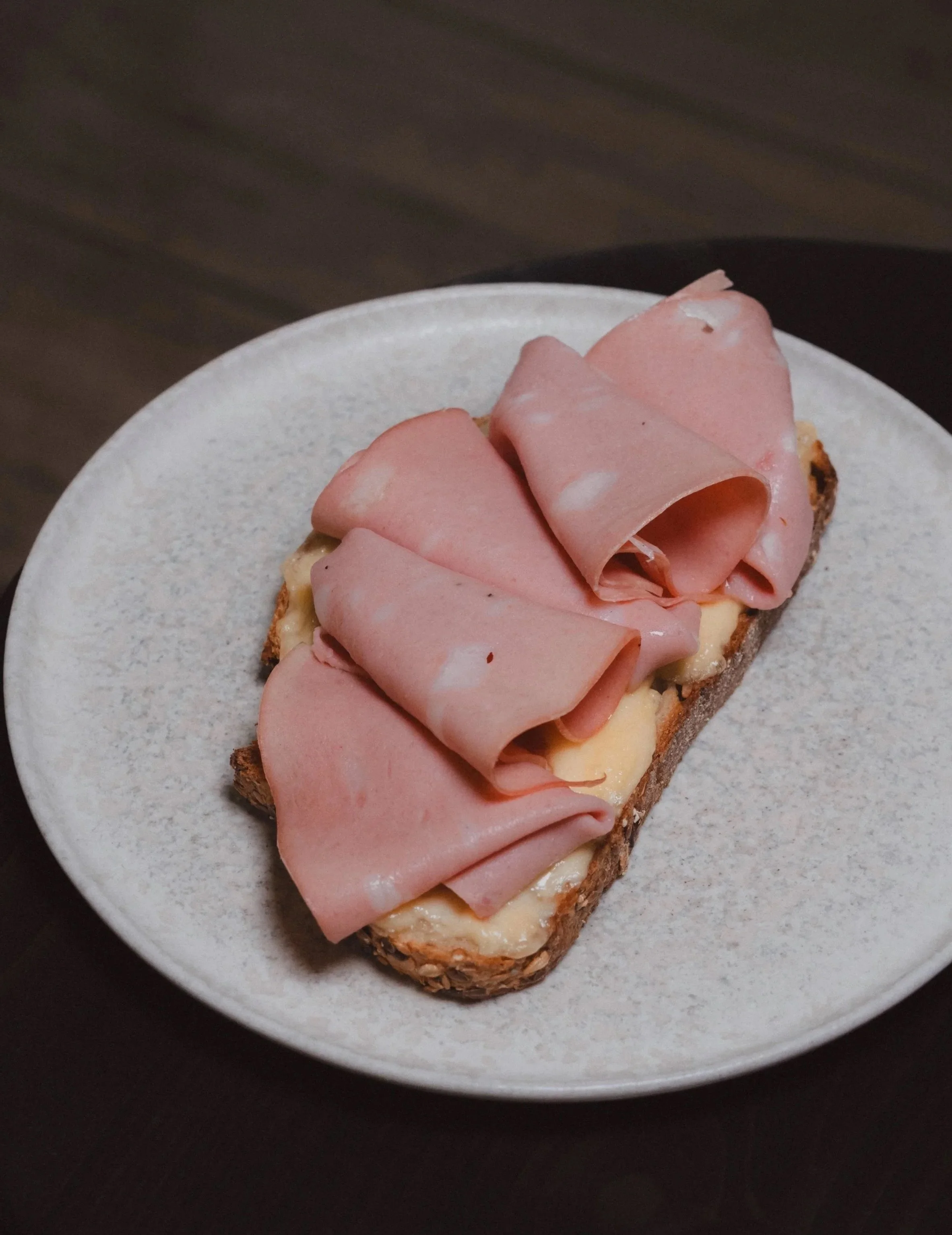 TOSTADA MORTADELLA Y EMENTAL