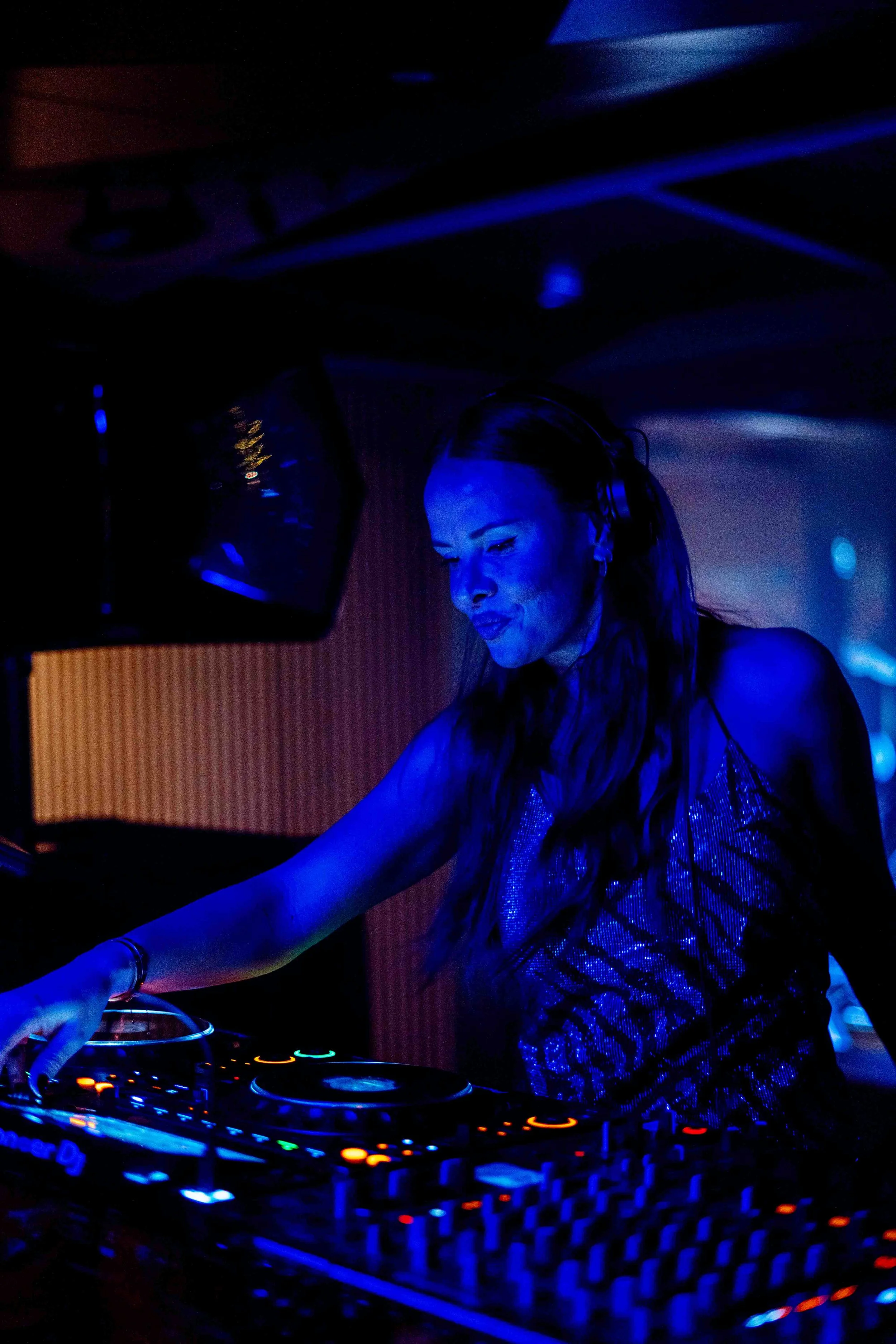 Samantha Flores aux platines au Twiga à Monaco