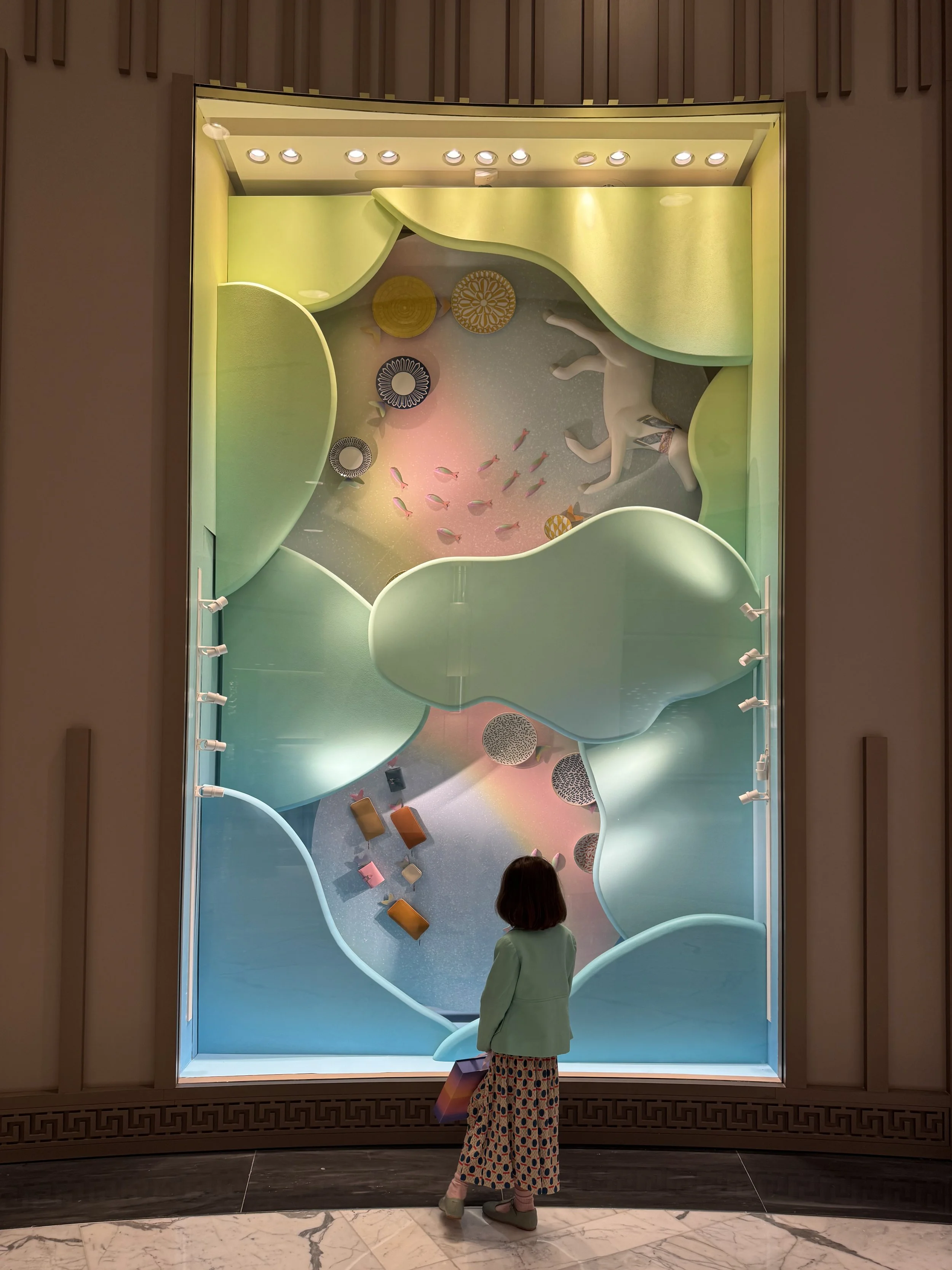 Four-meter high window display with spinning disks in Hermès Dubai Mall flagship boutique