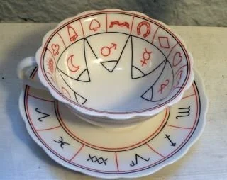 There are specialised modern and vintage fortune telling teacups