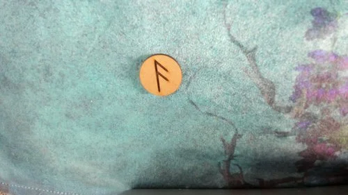 Ansuz represents the estuary and is the messenger or Odin's rune