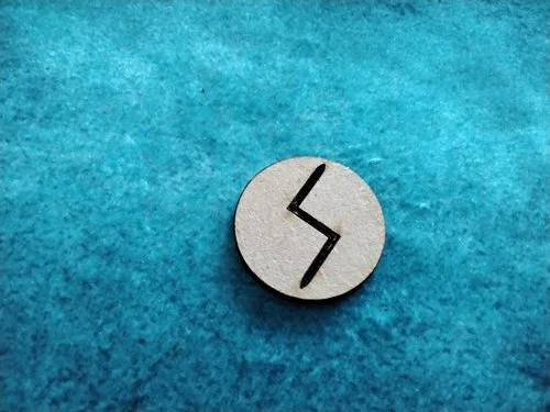 Sowilo represents the sun and is the rune of energy and revelation