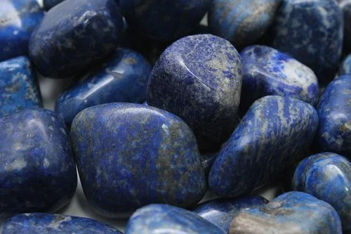Lapis Lazuli represents truth-seeking in crystal divination
