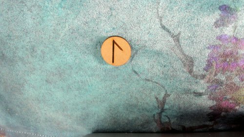 Laguz represents water and is the rune of water
