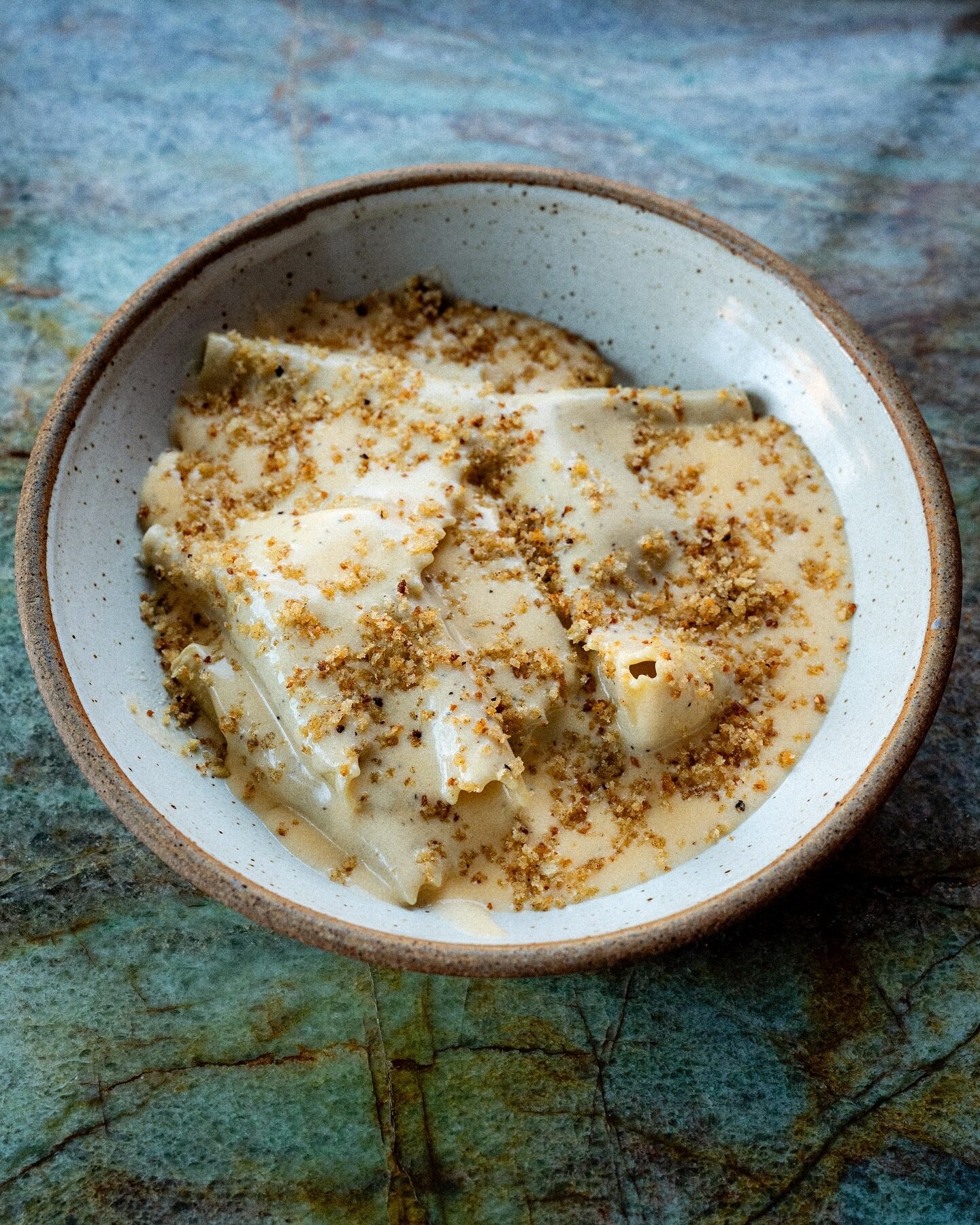 Rainy days call for big bowls of Mac and cheese&hellip;

Homemade sheet pasta with our silky cheese sauce and lemon brown butter panko.

📷 @spencerpazer