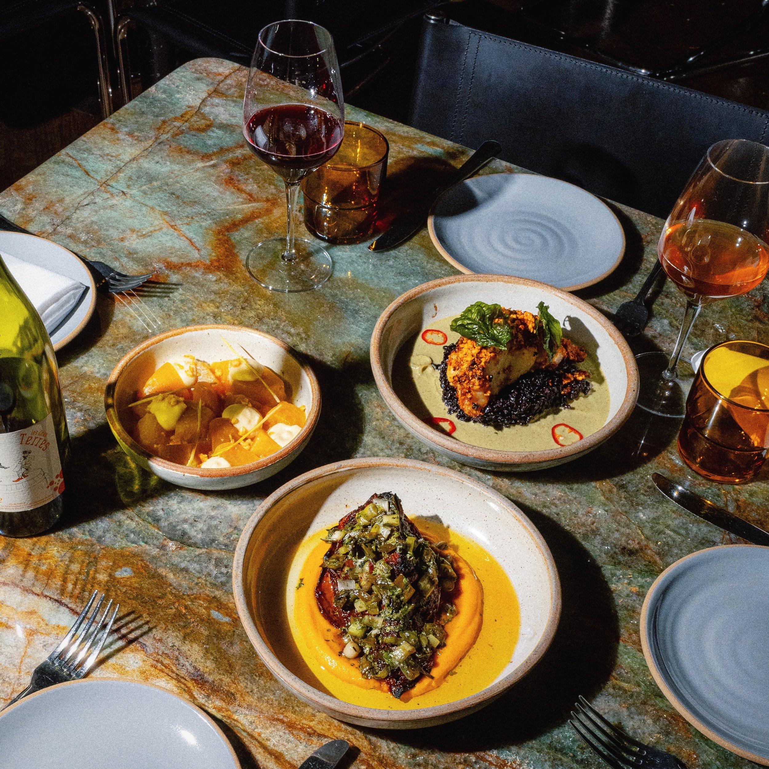 Some of our spring menu favorites&hellip;

ROAST BEETS miso crema, candied mandarin salt, popcorn shoots 

CHARRED CABBAGE ancho BBQ, carrot-date pur&eacute;e, grilled scallion chutney 

HAKE green curry, crispy black rice, peanut crumble

📷 @spence