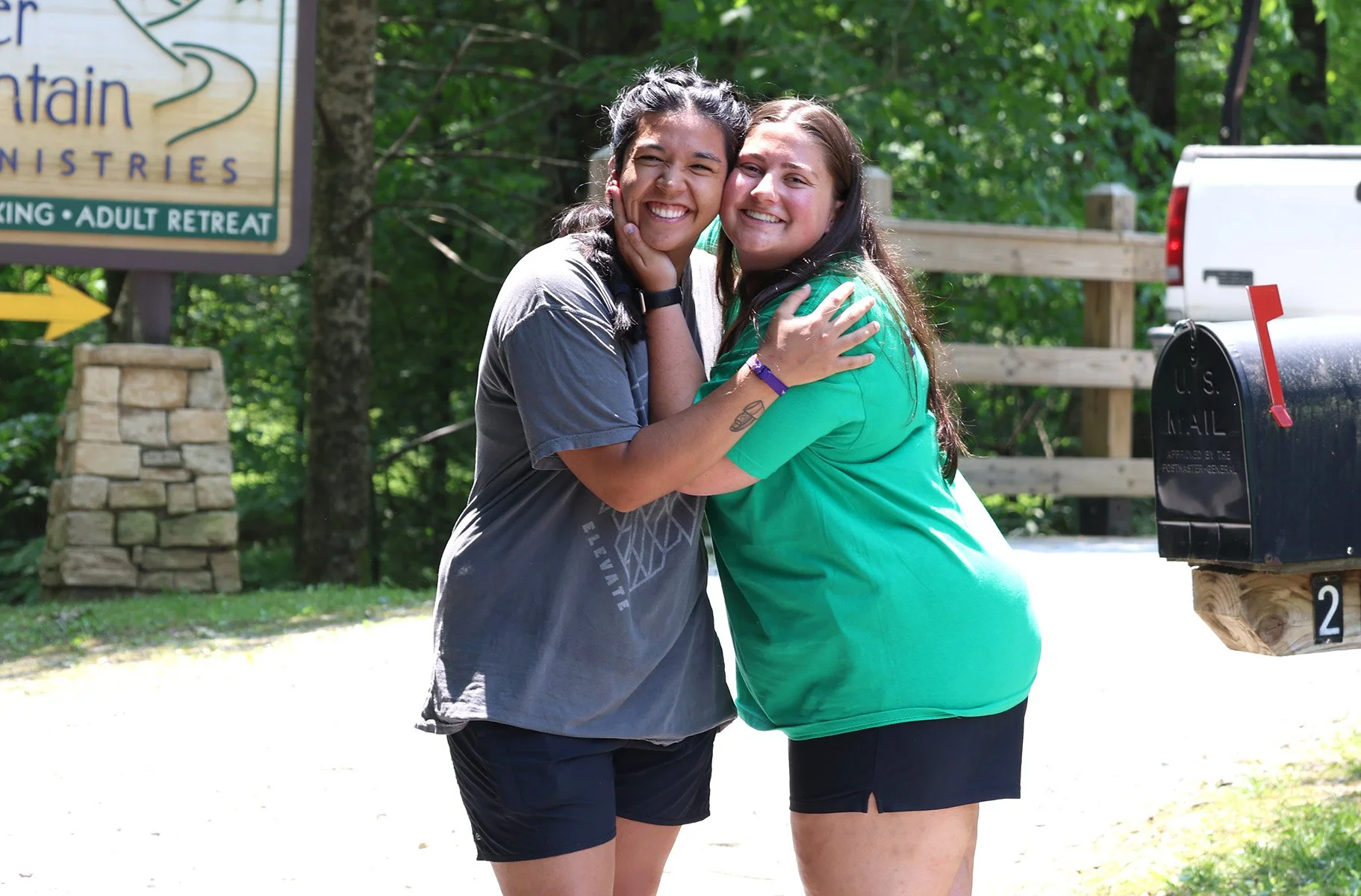 Volunteers25.Alex wtih Katelyn.357A2866.JPG