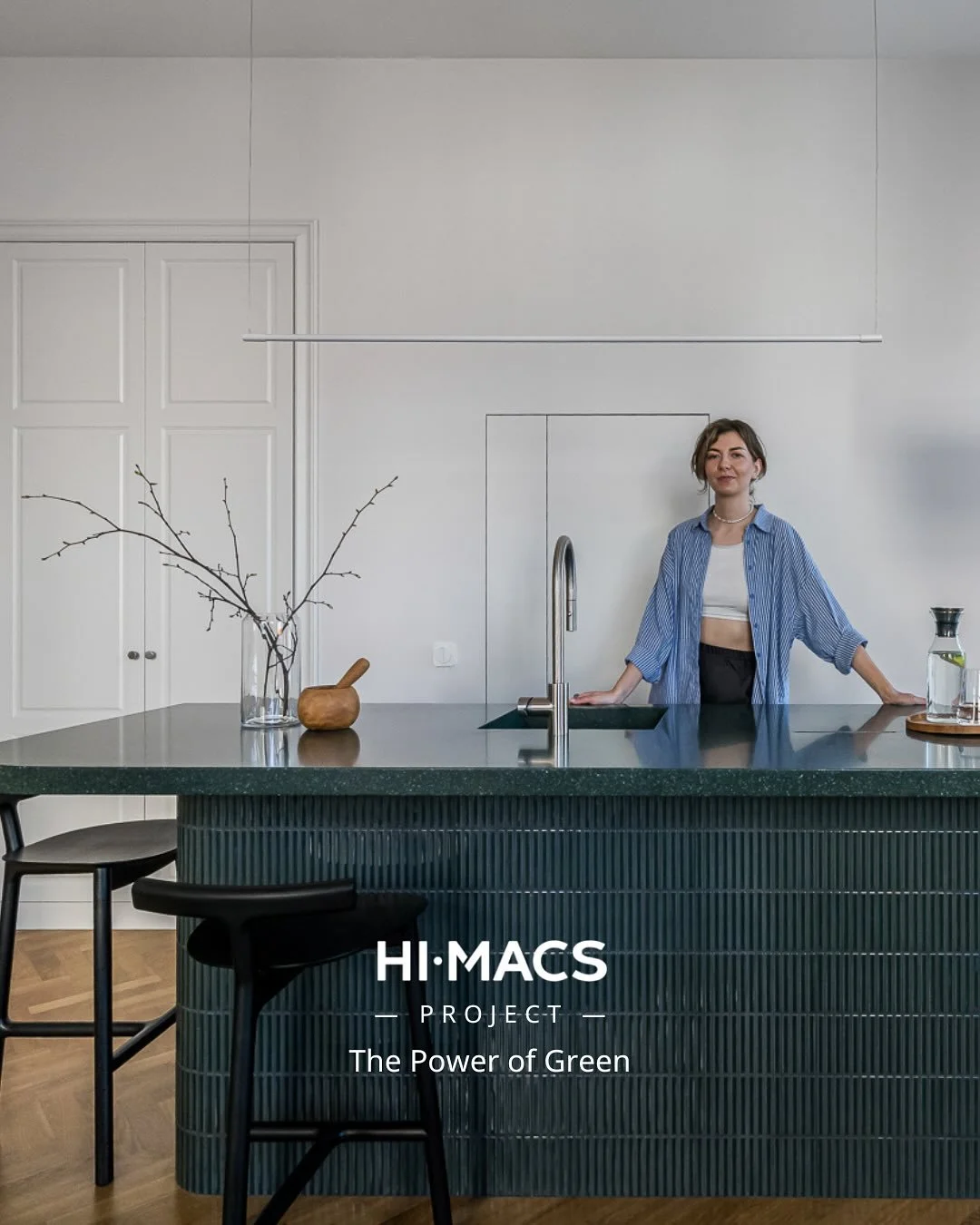 The power of the Maui Colour
&nbsp;
Designed by architect Veronika Virsiciute, this Vilnius kitchen between mid-century and industrial influences, embodies calm, clarity and light.
&nbsp;
HIMACS Maui was selected for the bold centerpiece, the kitchen