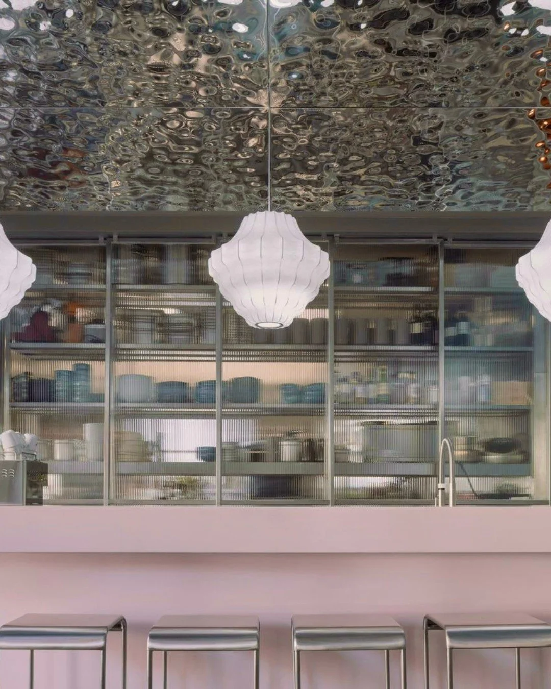 [𝗣𝗿𝗼𝗷𝗲𝗰𝘁 𝗼𝗳 𝘁𝗵𝗲 𝗠𝗼𝗻𝘁𝗵]

Located in Munich, the Tuna Fishclub reimagines the restaurant experience within a compact yet fluid space. At its heart, a monolithic HIMACS bar counter quietly structures the layout, separating kitchen and d