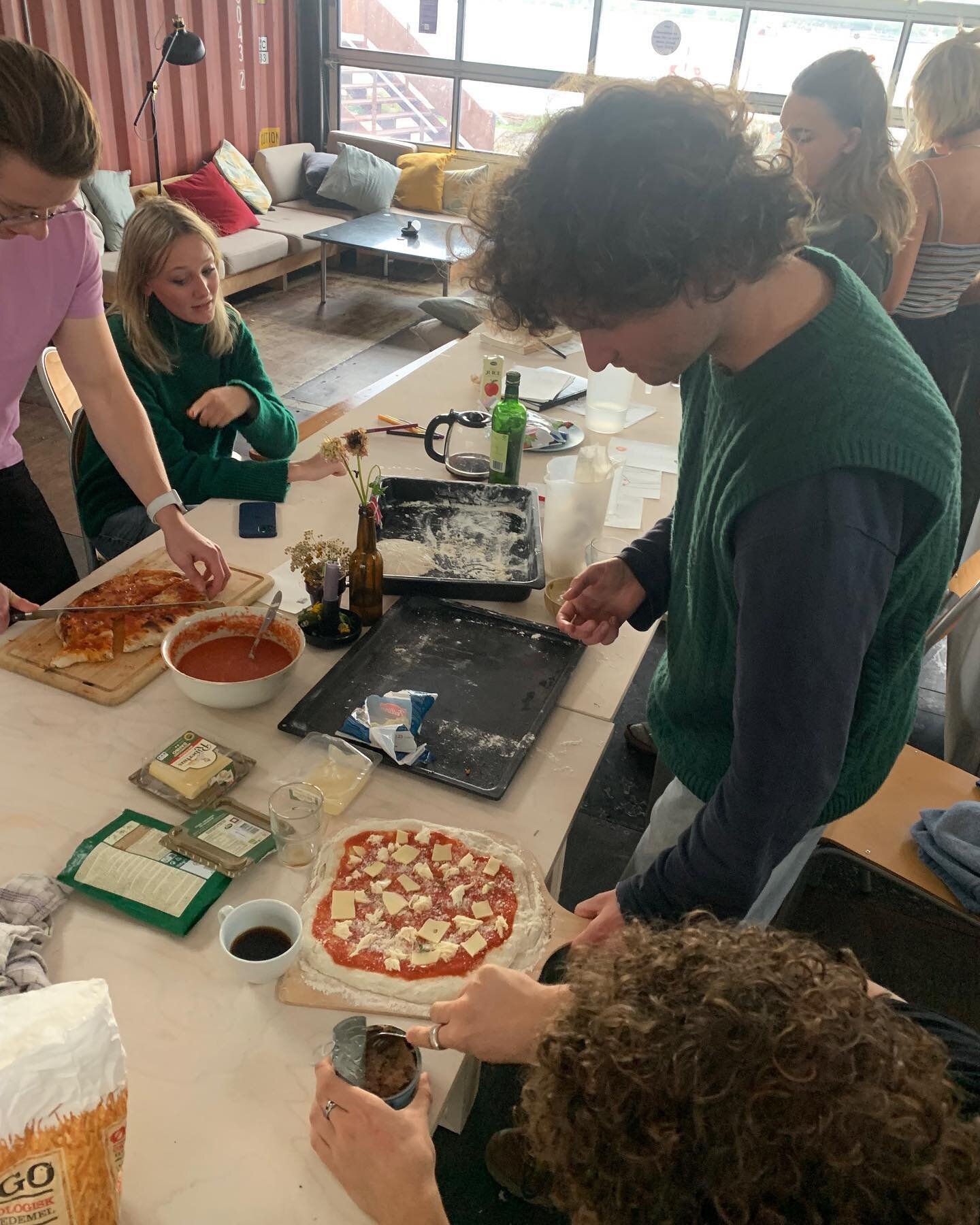 Refshale&oslash;en villager @maxhabel did it again 🍕 Thank you for hosting another Sourdough Workshop and inviting your fellow villagers into the beautiful world of sourdough pizza!

The event was supported by the Village Community Creator Fund - a 