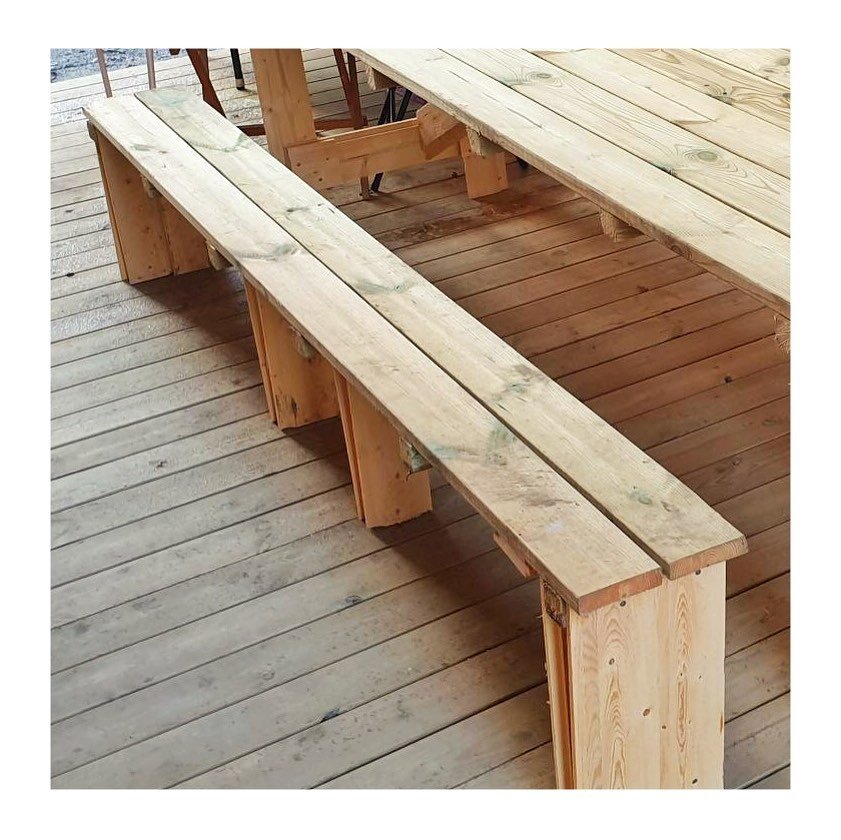 A terrace bench to complete the terrace table set 🪚🔨🙌🏻 Swipe to see recipe. 

#cphvillage #cphvillagevesterbro #diy #diybench #outdoorspace #tinyliving #diyhacks