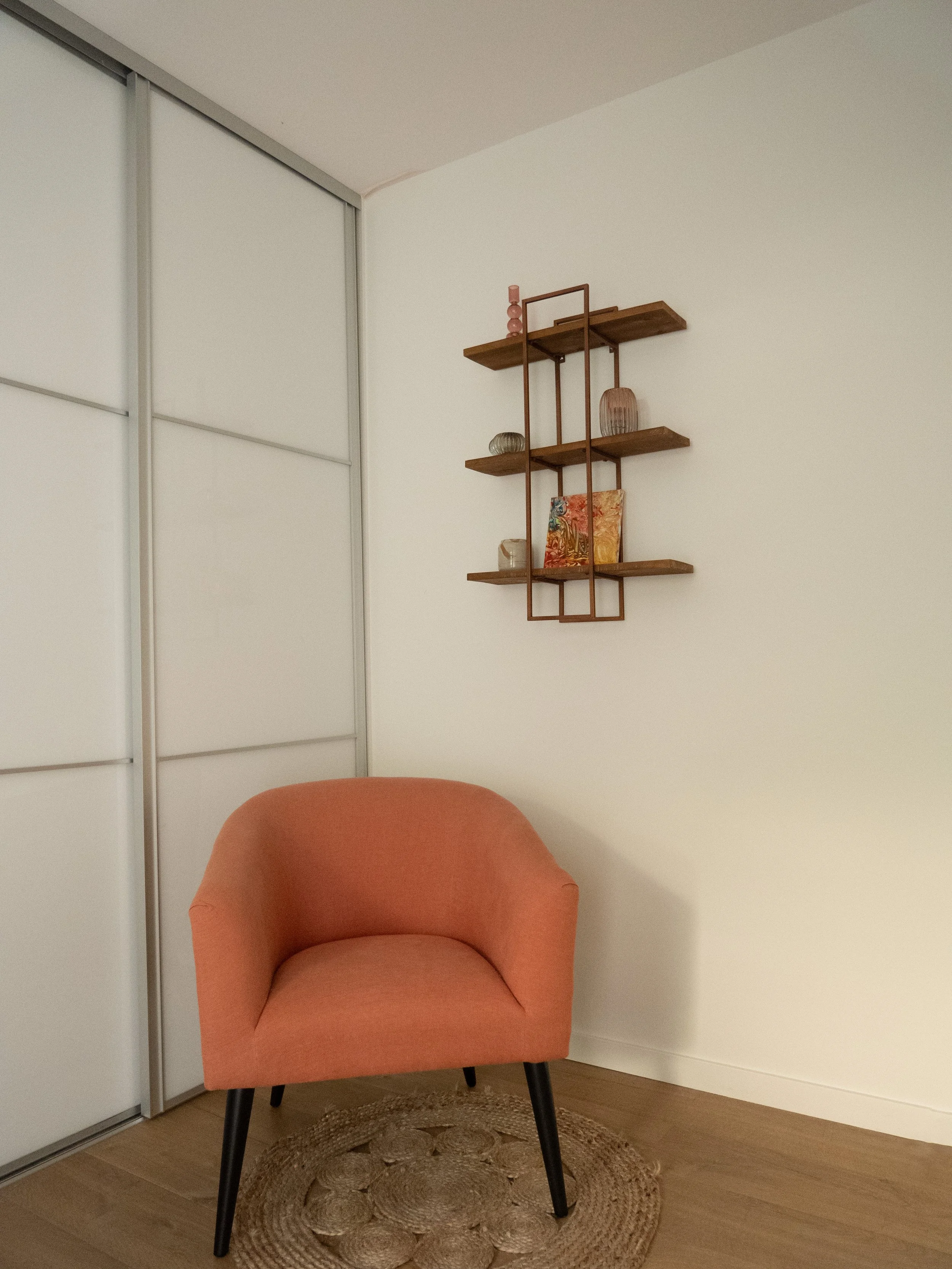 fauteuil corail avec étagères