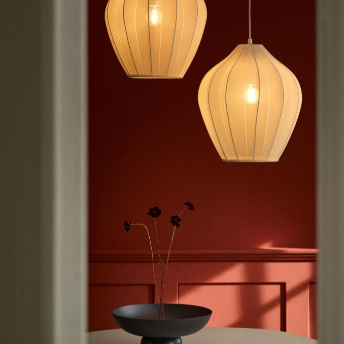 2 suspensions en tulle transparent