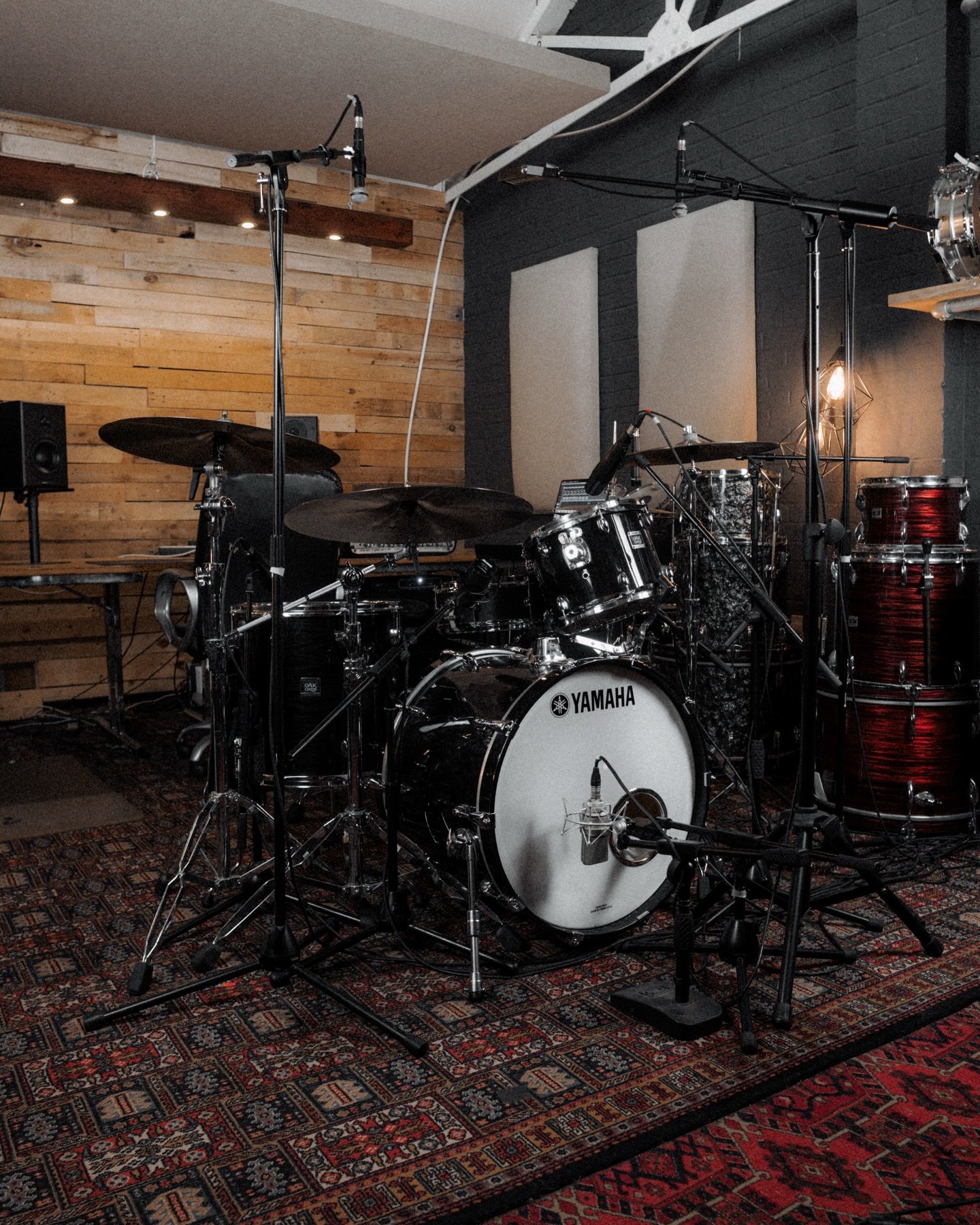 March was the month of making records! Got to play on some great music at @thebookhousestudio, @brett_shaw_123_studios and remotely from my place &ndash; here are some of the setups I used 
#drums #studio #remotesessions
