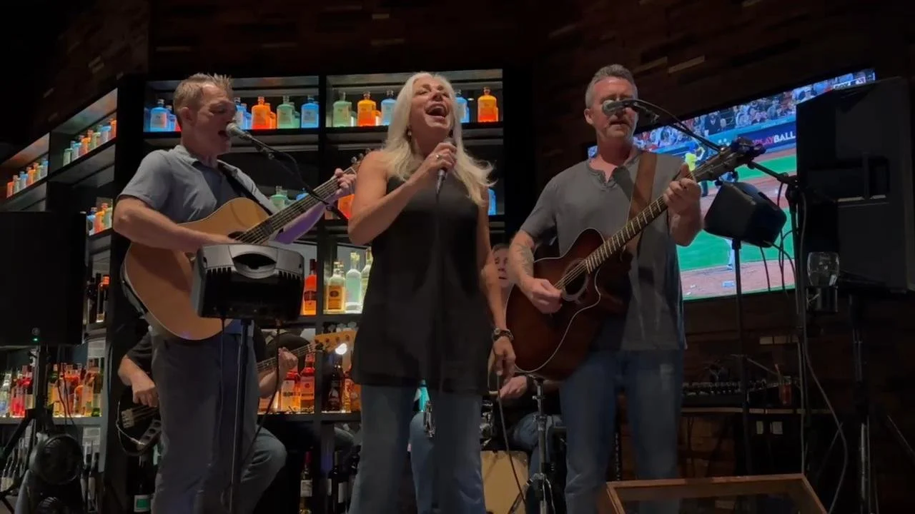 Amanda Carr w Smoking Jackets-Thumbnail.jpg