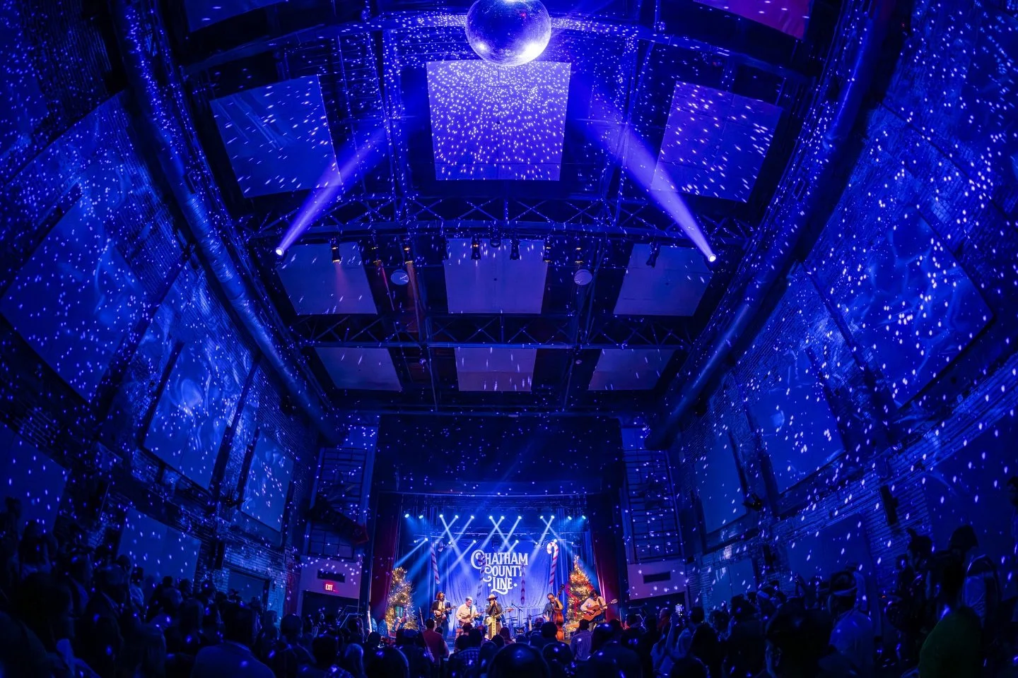 🎁 Last night was truly amazing as we wrapped up the annual CCL Holiday Tour at @hawriverballroom. Big love and thanks to @heatherlagarde and the @hawriverballroom team for an unforgettable night and to our incredible fans for sharing the good times 