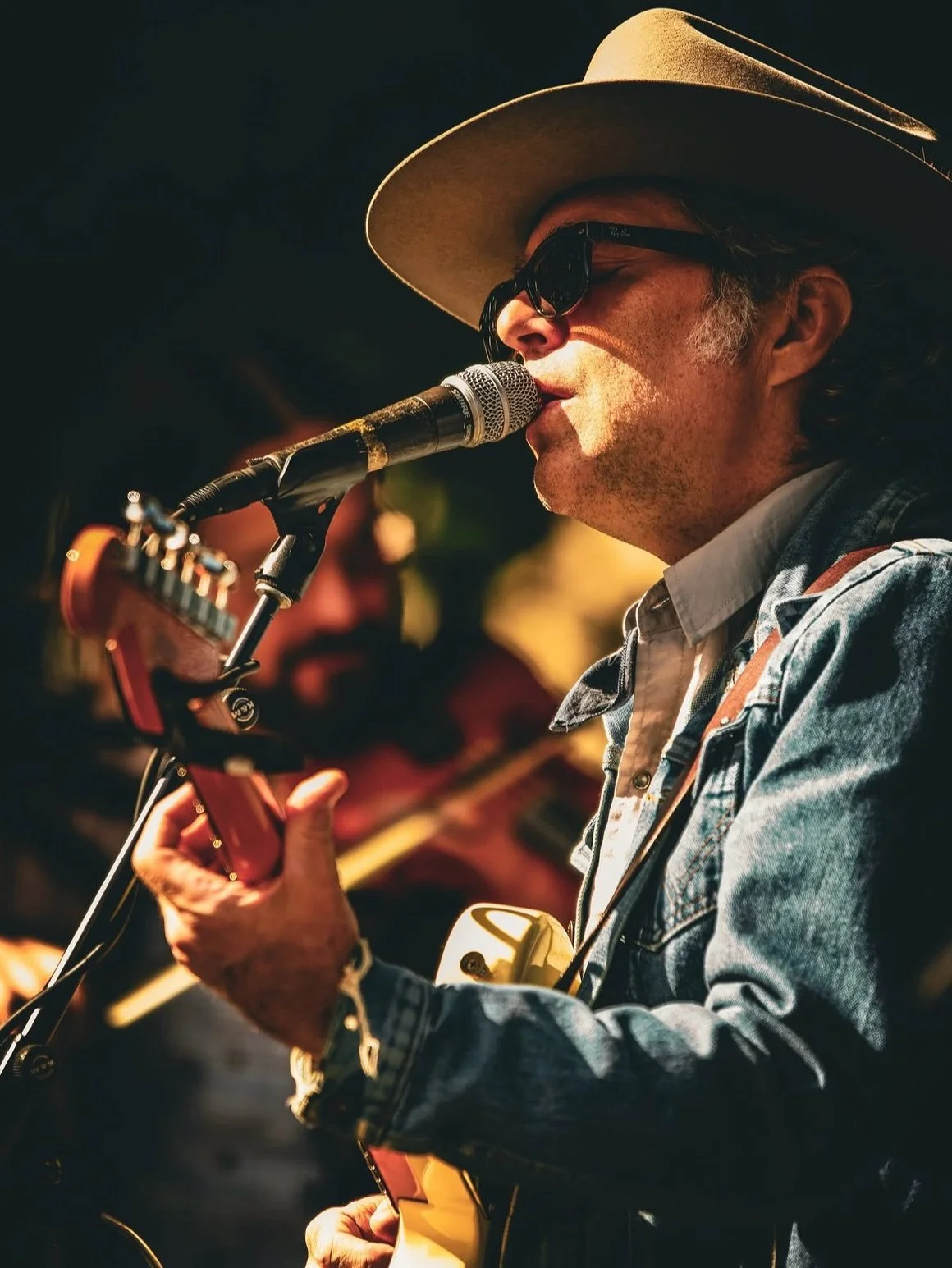 ⭐️Had a blast at the @nclivermushfestival! Great to be back in John&rsquo;s hometown of Shelby, NC.
If you visit, be sure to check out the @earlscruggscenter &amp; @dongibsontheatre, then treat yourself to some of the best BBQ in the land at @red_bri