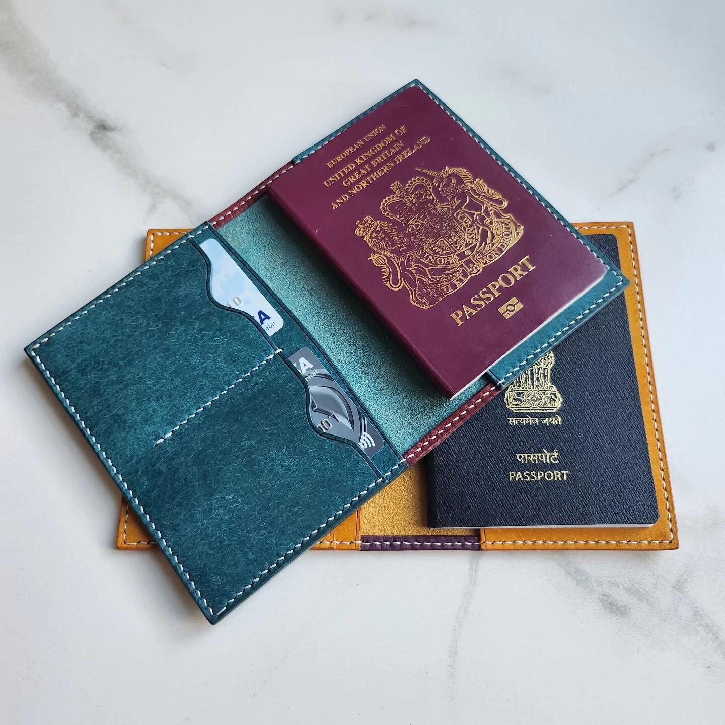 Travel in style with &quot;The Kew&quot; Passport Cover ✈️

The cover comes with additional slots to hold your travel cards whilst making your passport look sleek and elegant ✨️

#signatureoflondon #TheKew #leatherpassportcover #passportcover #stylis