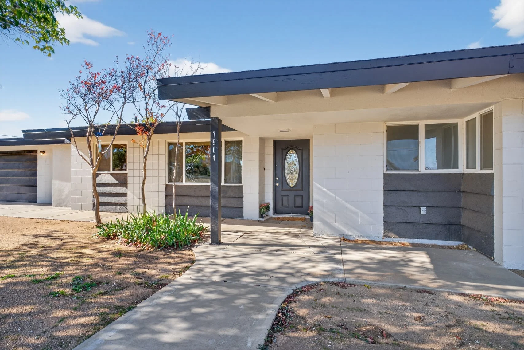 There&rsquo;s more to a great listing than beautiful photos&mdash;it&rsquo;s about creating a first impression that gets buyers to stop scrolling.

Every home has a story, and my goal is to showcase it through clean, professional imagery that highlig