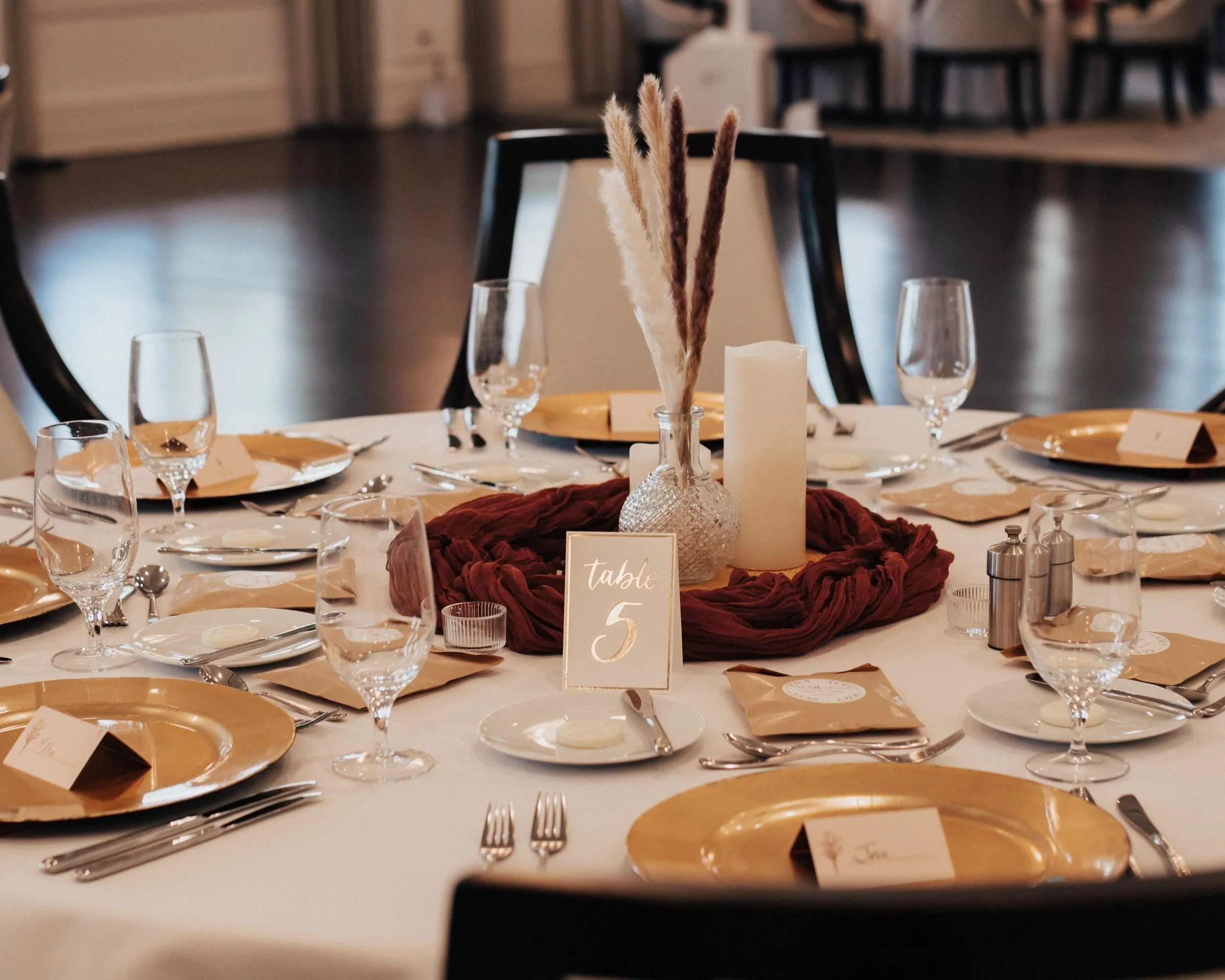 White/ Gold Table Numbers (1-20)
