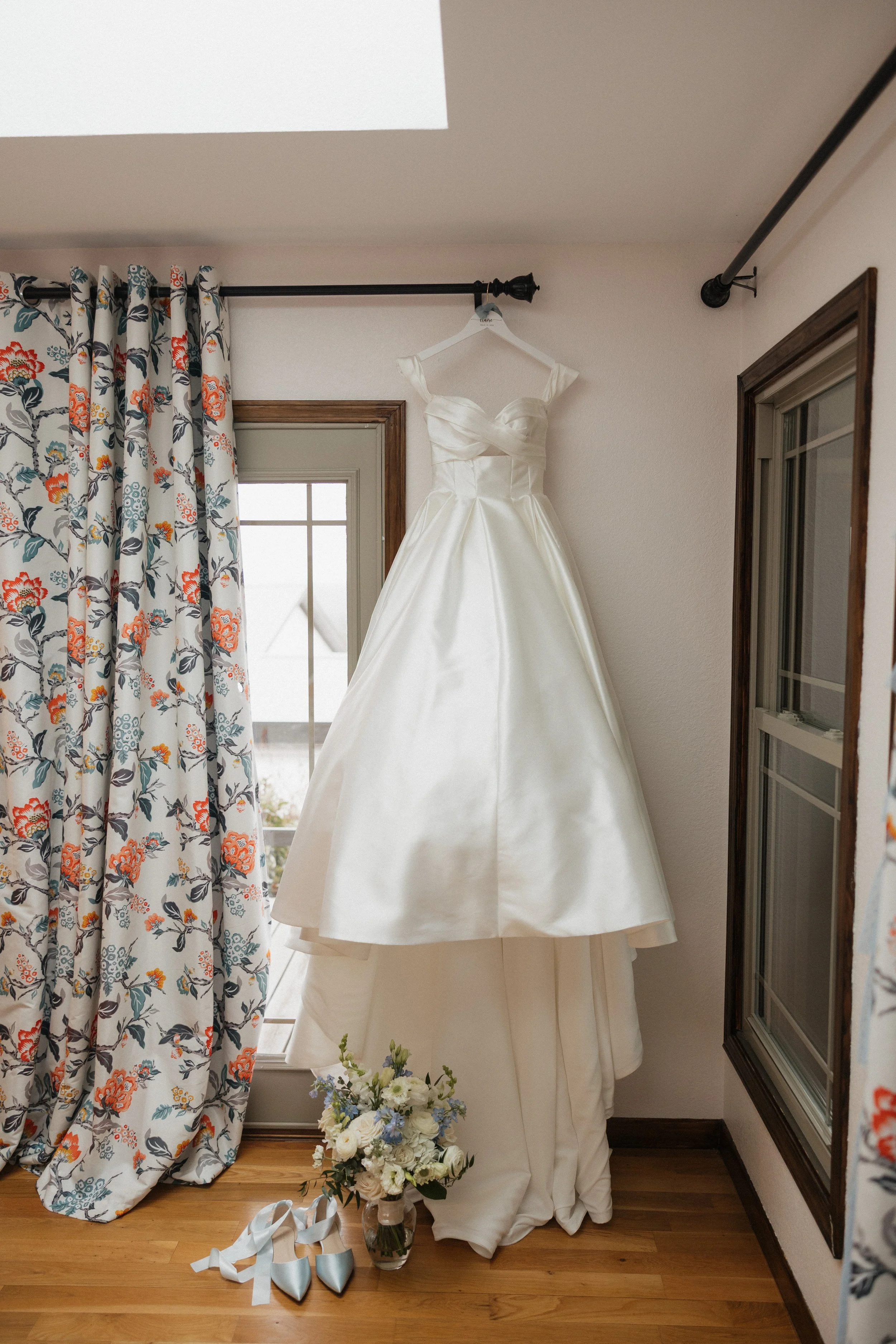 Vendors:
Venue- Serenity Ridge
Catering- Serenity Ridge
Photographer- Emily Condra Photography
DJ- Kysheem Remix
Hair/Makeup- Ana Rie Beauty
Florals- Something Borrowed Blooms/ Flowers by Larry
Dress- Lily's Bridal
Tux- Generation Tux
