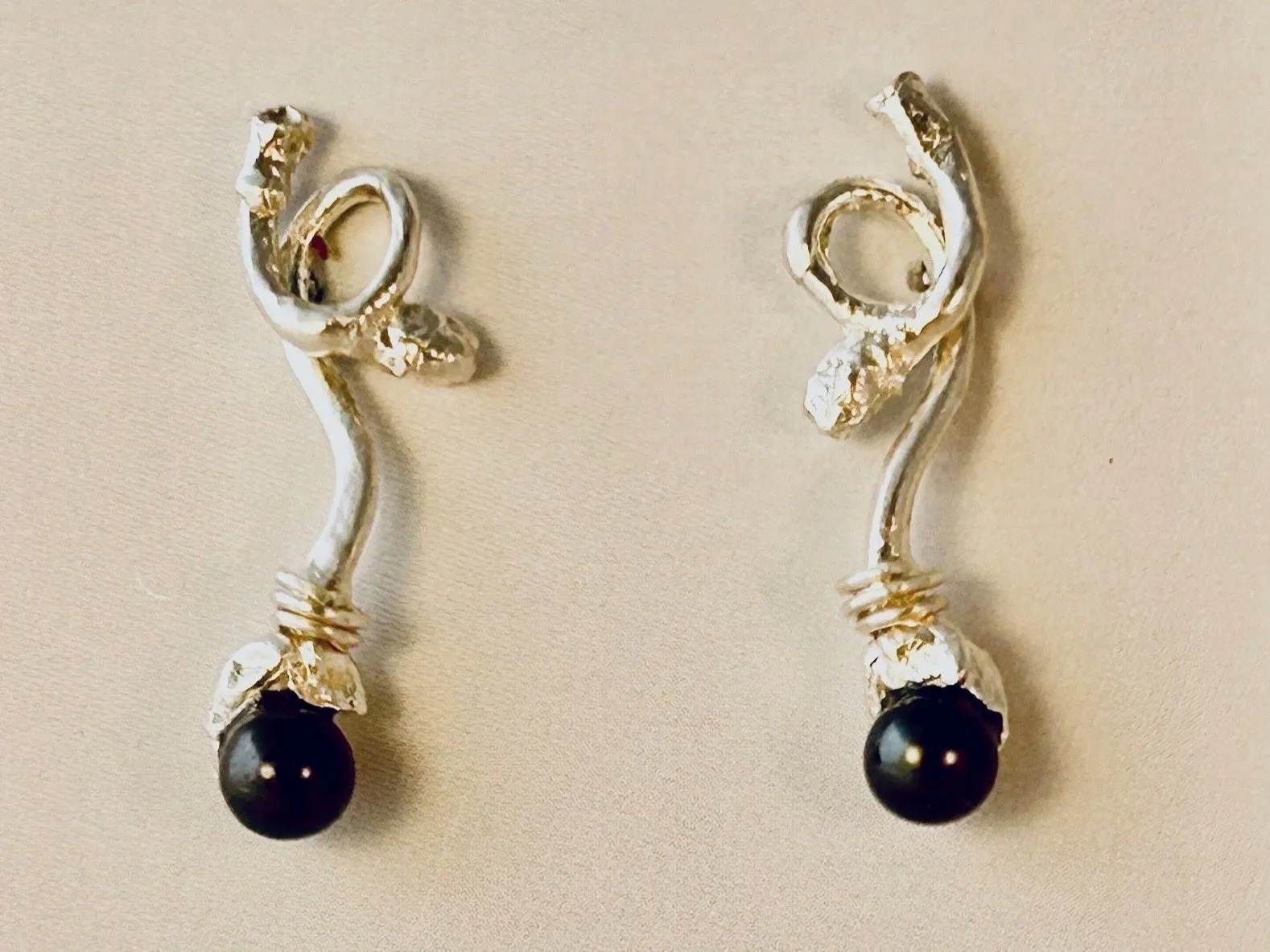 Sterling+Silver+Twig+Earrings+set+with+Black+Pearls1bbb.jpg