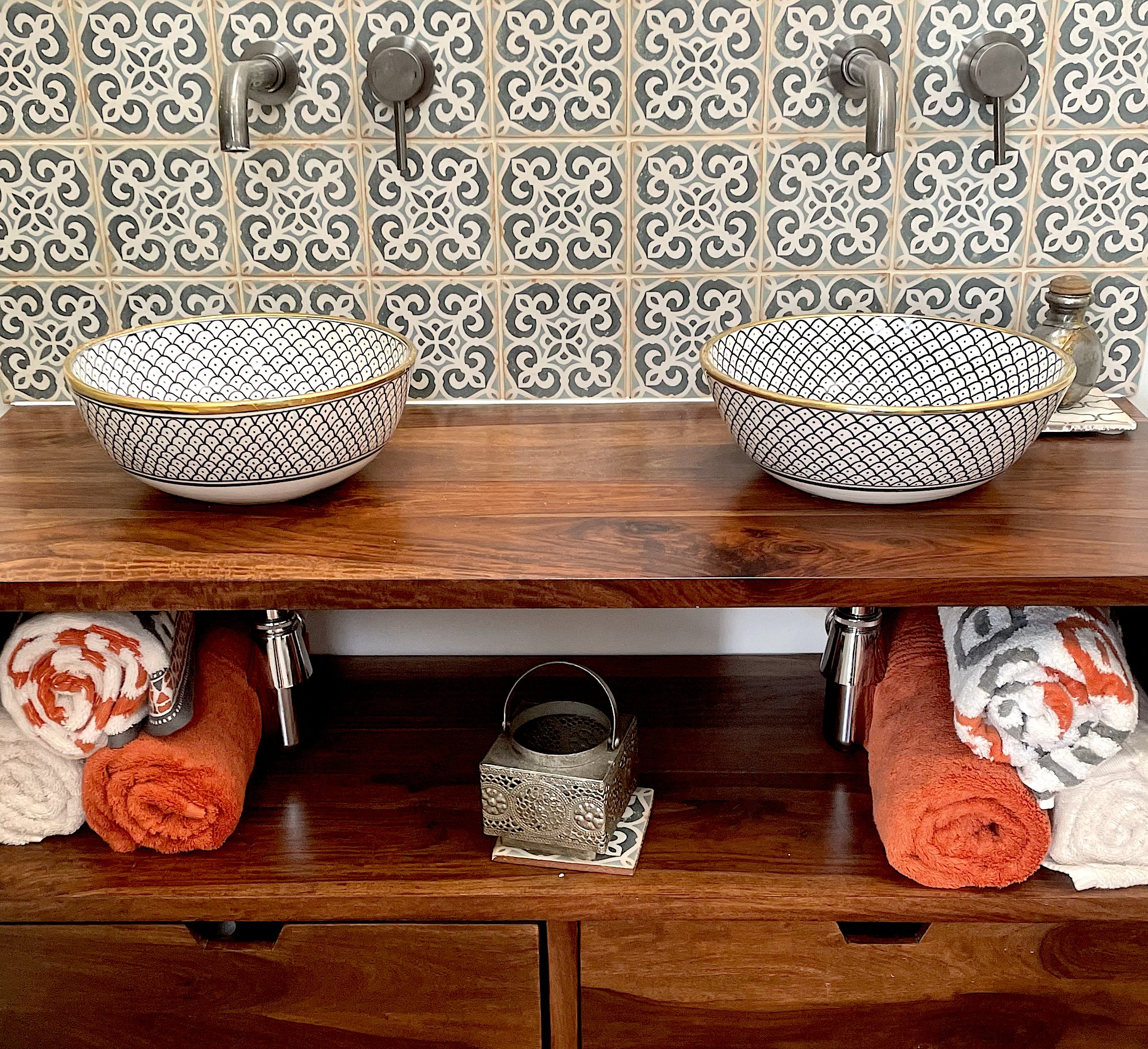 twin sink.jpg