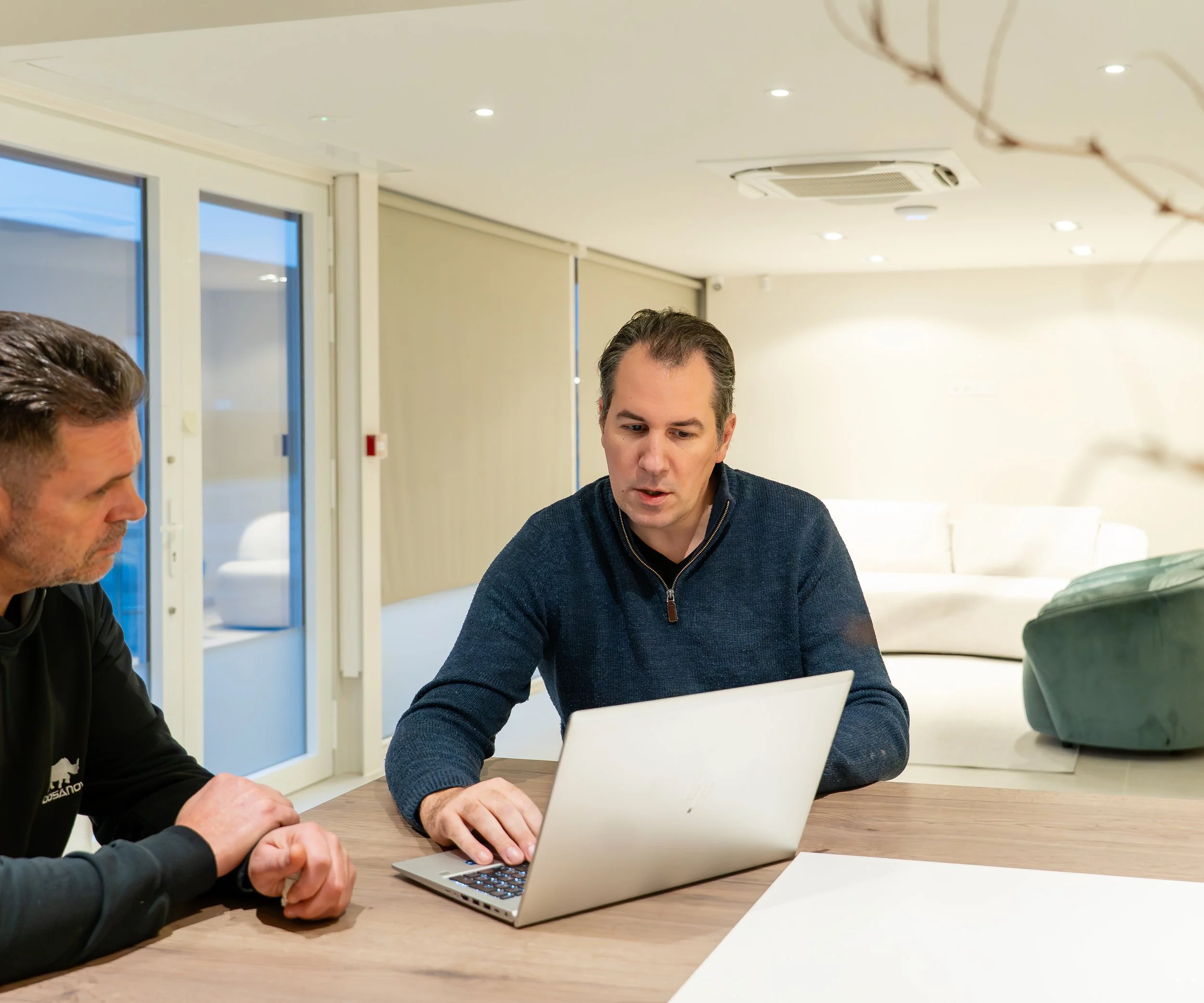 Social media die marketing ondersteunt voor marcom.wisdom