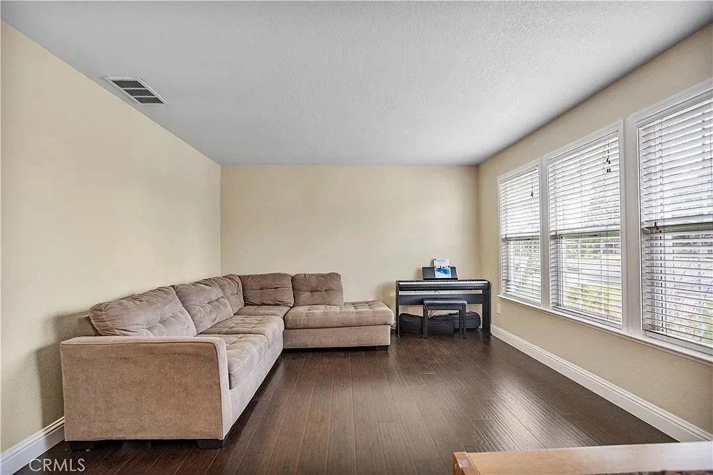 3301 Olive_14ff6d270fe87683612c12780c15c709-uncropped_scaled_within_1536_1152.jpeg