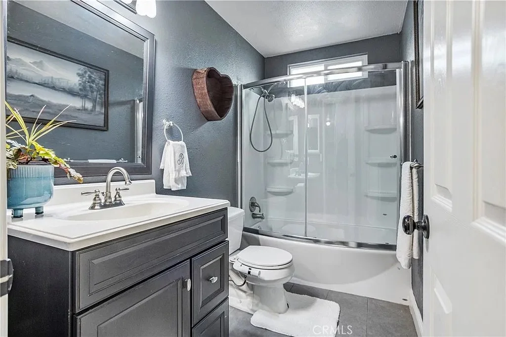 3301 Olive_78e1d09633812b3de2f771739425094e-uncropped_scaled_within_1536_1152.jpeg