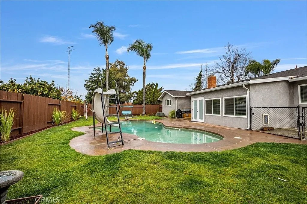 3301 Olive_5695c477055334bfbaa51d7a0ebe74a5-uncropped_scaled_within_1536_1152.jpeg