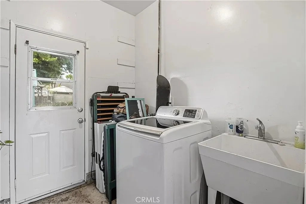 1137 Julie Drive 36.jpeg