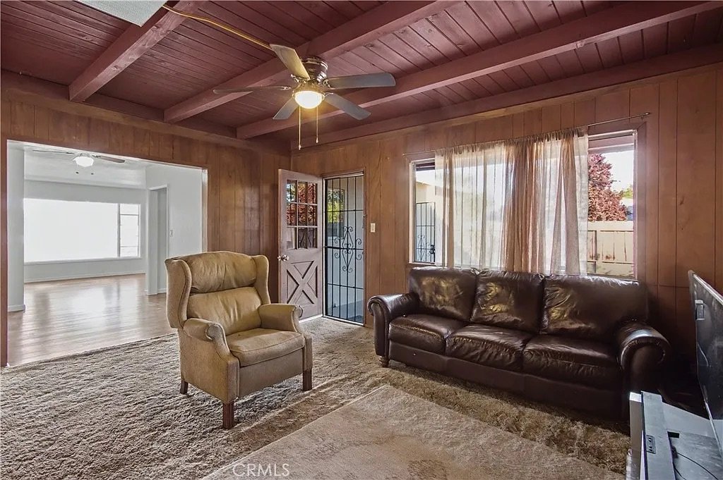 890 Barney St_14.jpeg