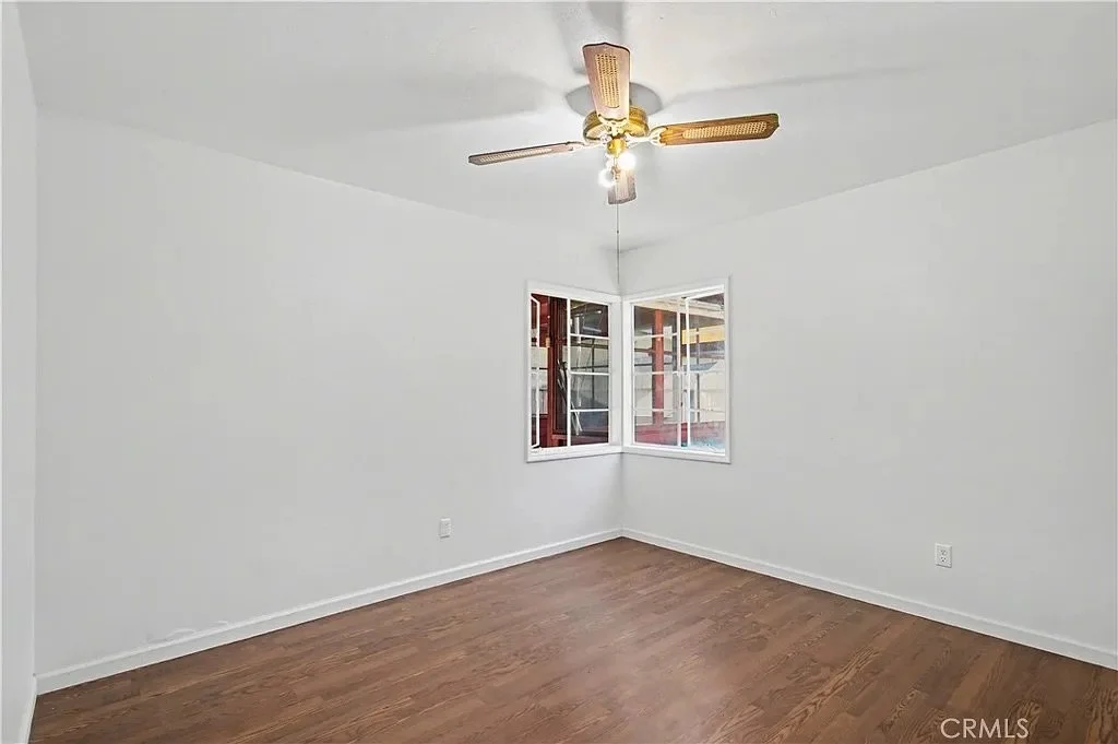 890 Barney St_18.jpeg
