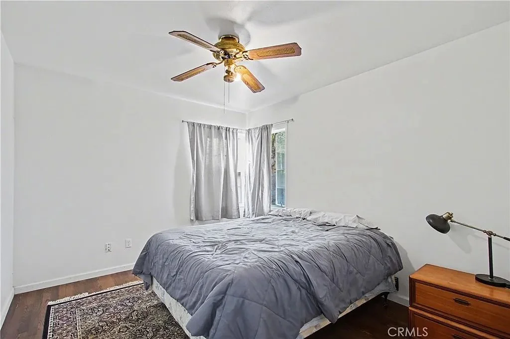890 Barney St_20.jpeg