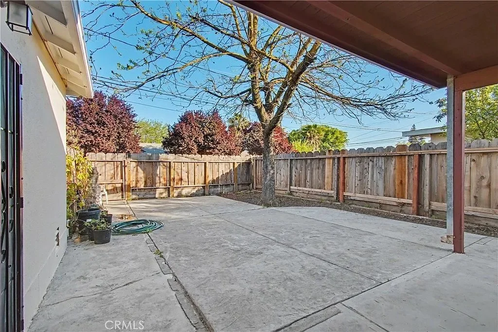 890 Barney St_27.jpeg