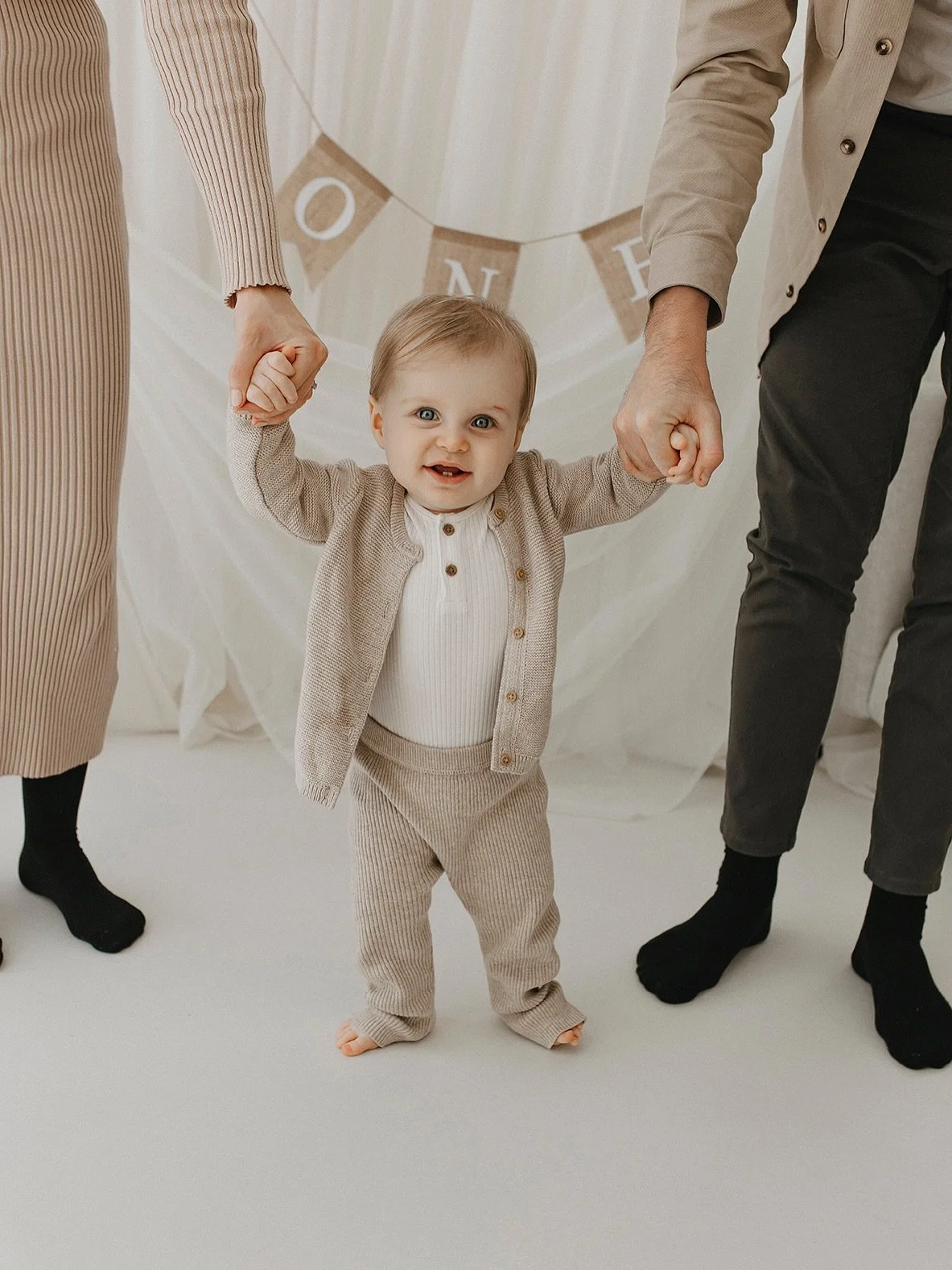 I just had to add that cheeky smile as the last slide ☺️

Happy 1st Birthday to you gorgeous boy! To think almost a year ago you fit so snuggly into your daddy&rsquo;s hand 🥹

Get in touch now to book your milestone session 🎈 

@helenahack93 

#bab