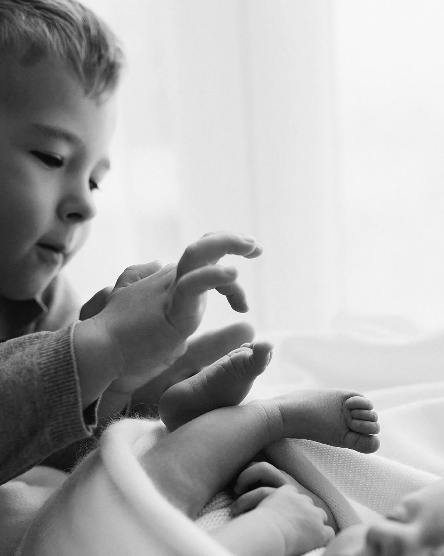 And the best big brother award goes to&hellip; 🥇 

#newbornphotographer #newborn #newbornphotographerleicestershire #newbornphotographerloughborough #babyphoto #babyphotoshoot #baby #loughborough #naturalbaby #naturalbabyphotography #naturalnewbornp