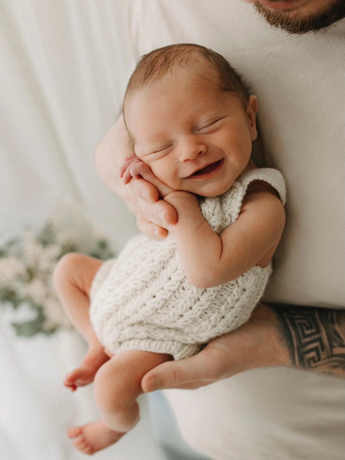 Happy Friday!&hellip;.. It might be a gassy smile, but who cares 🤷🏻&zwj;♀️😁

Feat. My all time fave @hank_knitwear romper ✨

#newbornphotographer #newborn #newbornphotographerleicestershire #newbornphotographerloughborough #babyphoto #babyphotosho