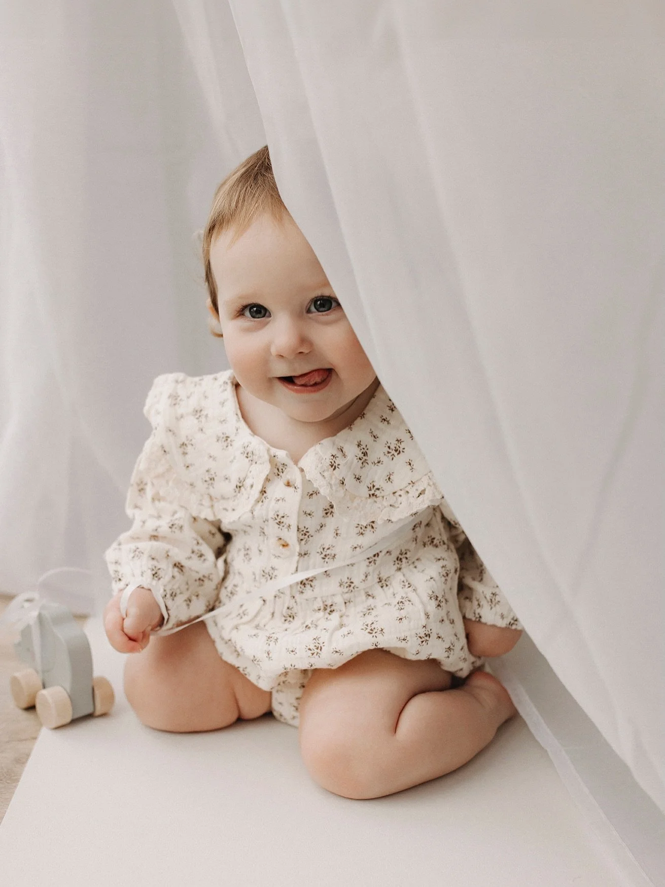 It&rsquo;s that little sticky outy tongue that tells you all you need to know about this little lady 😜

On an average day, my afternoons are filled with milestone sessions&hellip; and I honestly cannot describe how lovely it is spending your post lu