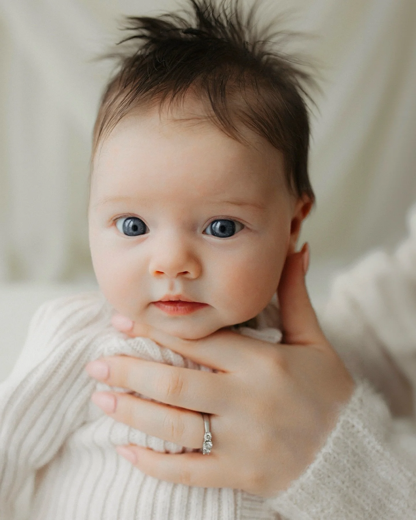 &ldquo;I missed the newborn window&rdquo; &hellip;. If this is what you&rsquo;re thinking&hellip;I&rsquo;m your girl! 📸 

There is so much to love beyond the scrunchy weeks, the smiles, eye contact, wonderful hair styles (case &amp; point above).

Y