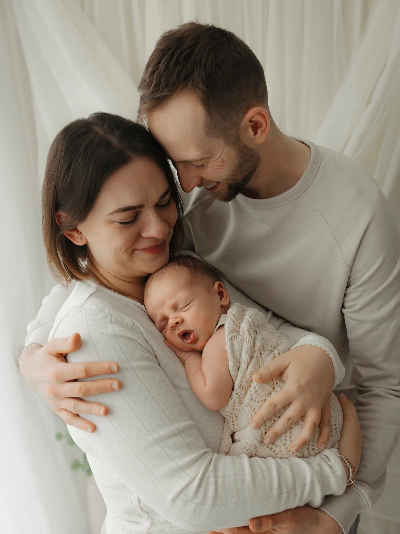 Just a word of warning&hellip; Tears are often shed in my studio. (&amp; I&rsquo;m more than ok with this &hearts;️)

Your baby (your world) is curled up all cosy LOVING being snuggled in your arms&hellip;.. it&rsquo;s emotional, it&rsquo;s beautiful