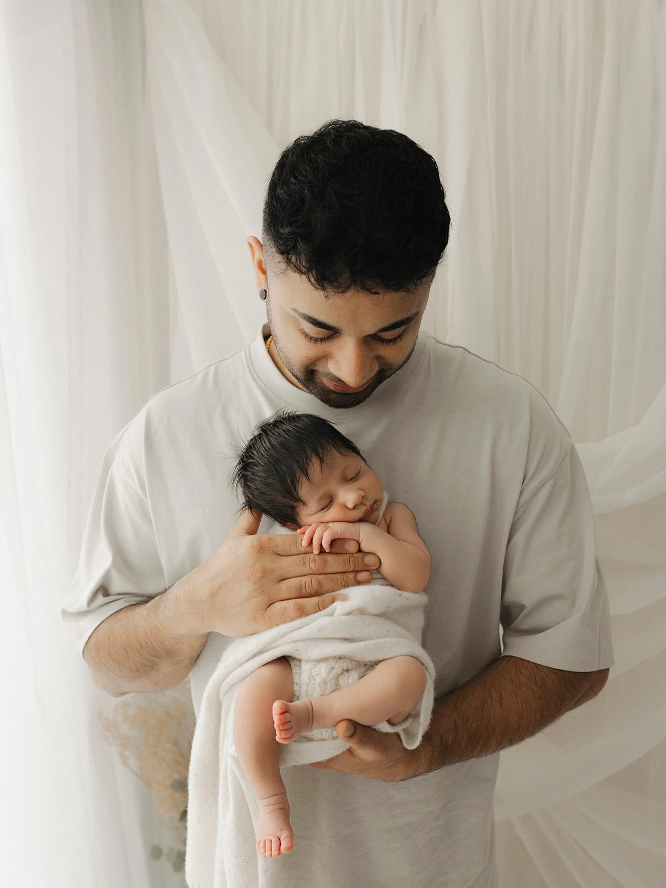 Just incase you were thinking newborn sessions were just for the mums&hellip;. I&rsquo;m gunna leave this here 👀 the last slide holds all the glory 😏