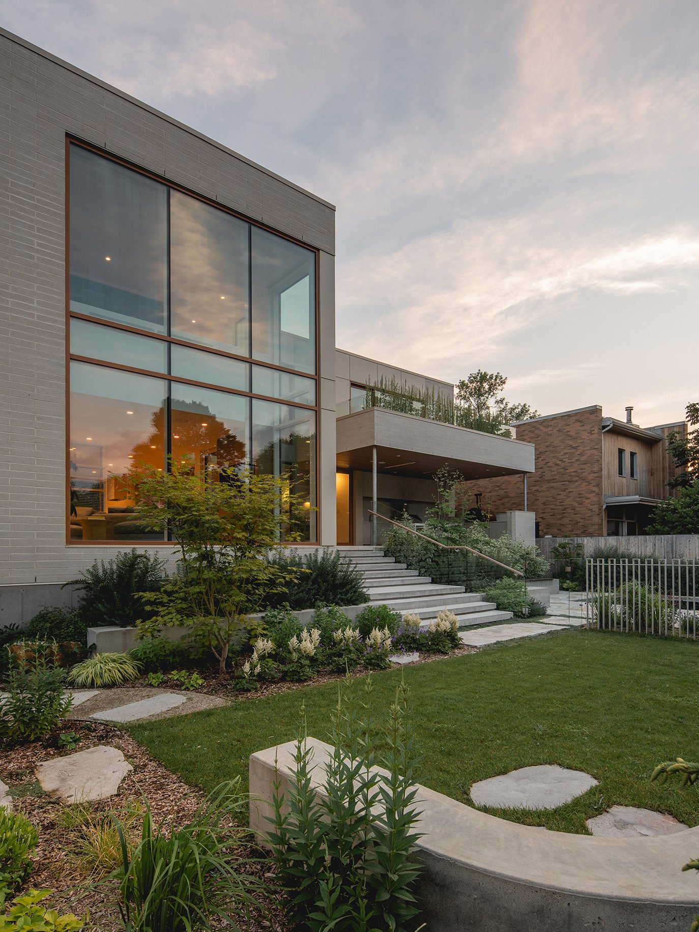 architecture-exterior-contemporary-minimalist-design-glass-facade-garden-green-roof-stone-landscaping-montreal.jpg
