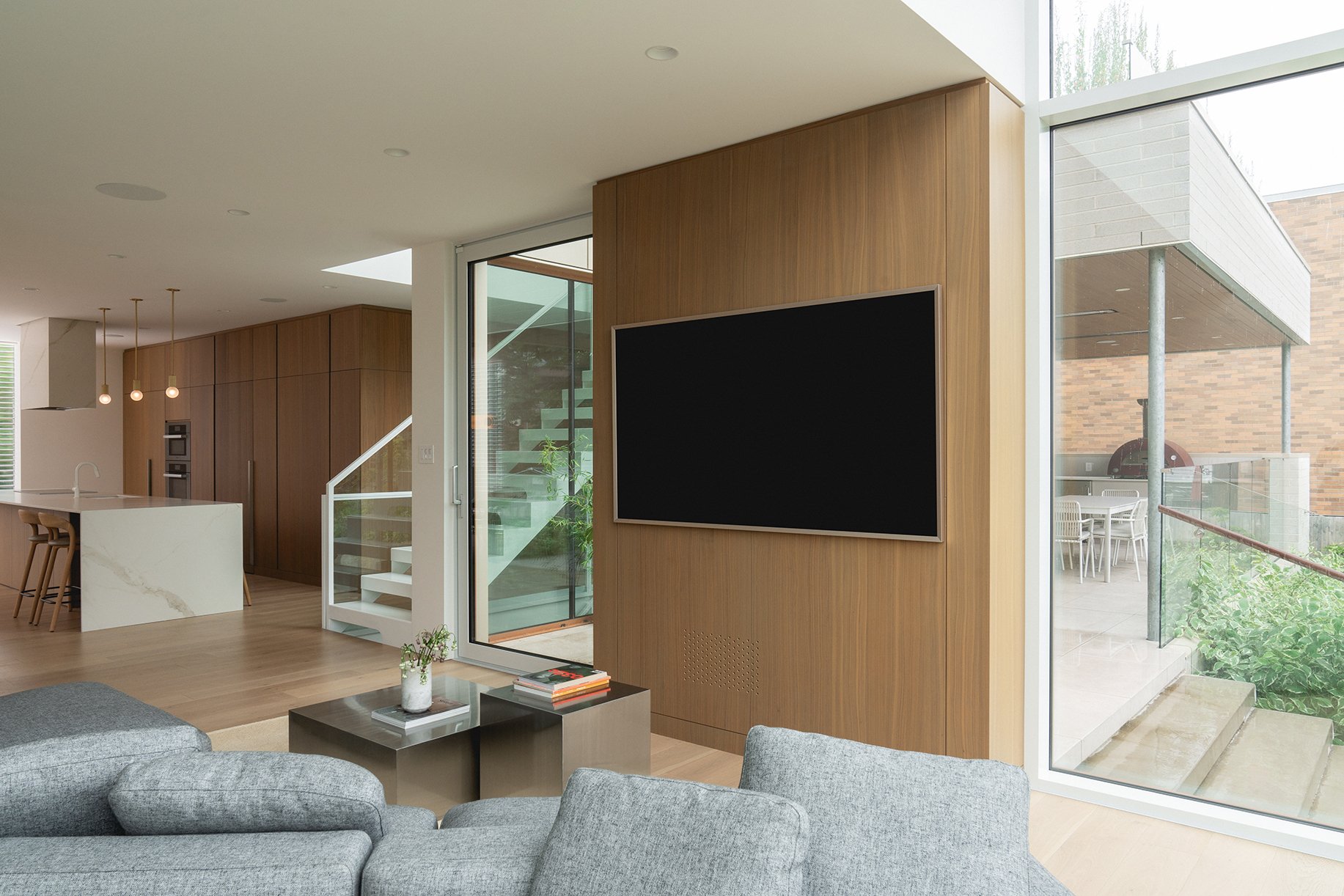 architecture-interior-contemporary-minimalist-design-living-couch-wood-white-metal-stairs-lens-veranda-montreal.jpg