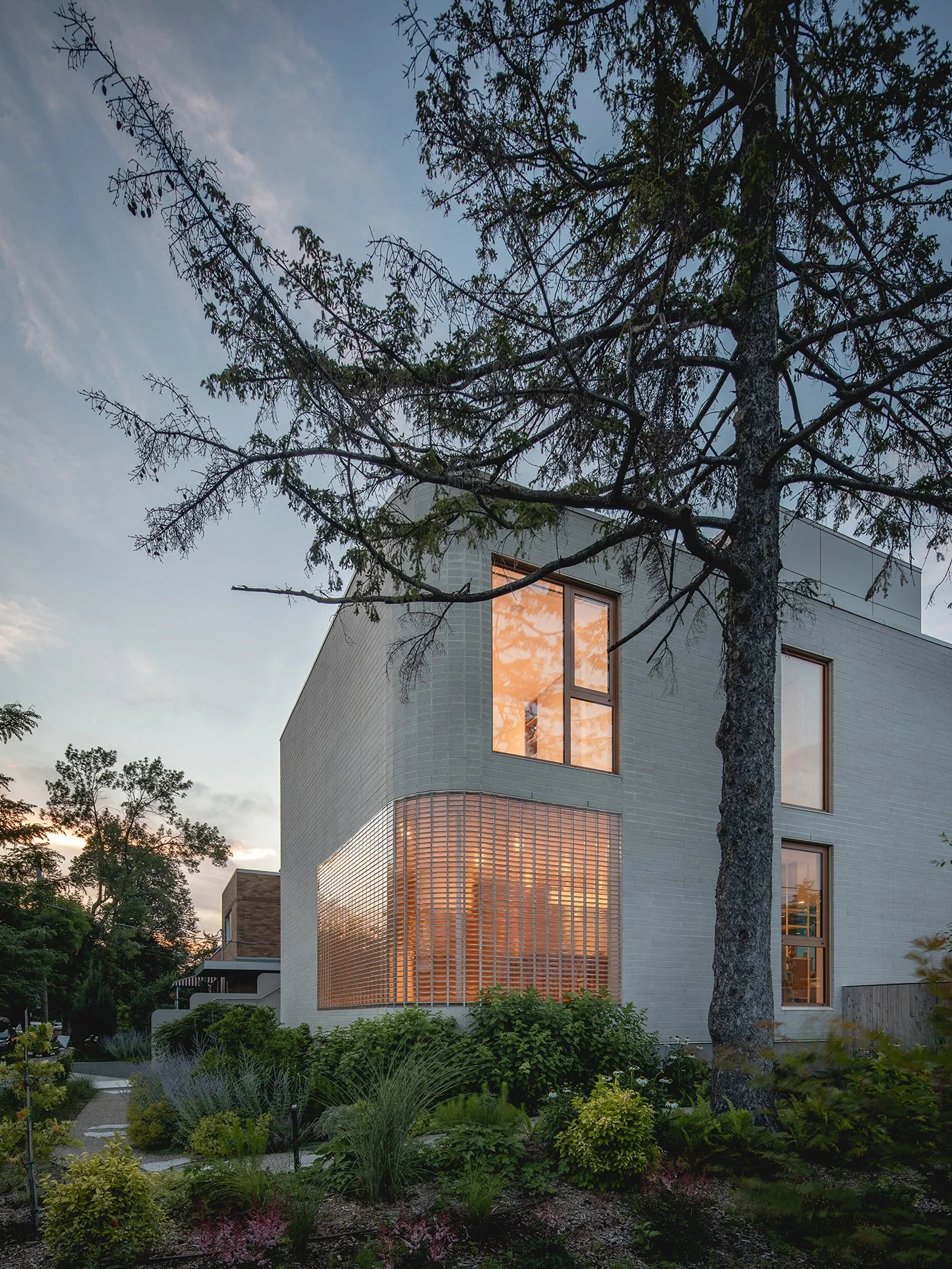 architecture-exterior-contemporary-minimalist-design-glass-facade-corner-glass-bricks-night-shot-montreal.jpg