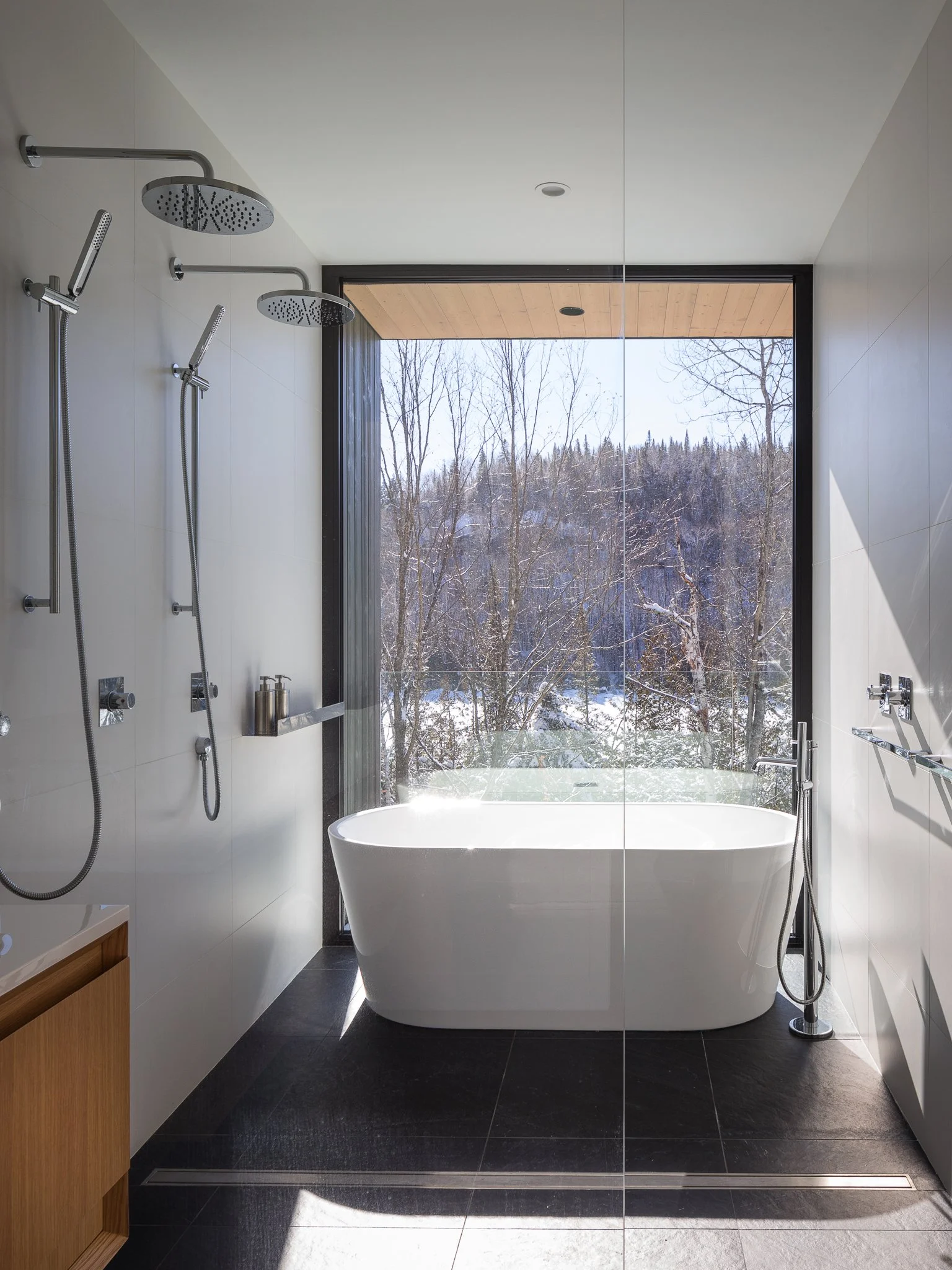 The Lantern architectural project by Architecture MU - bathroom