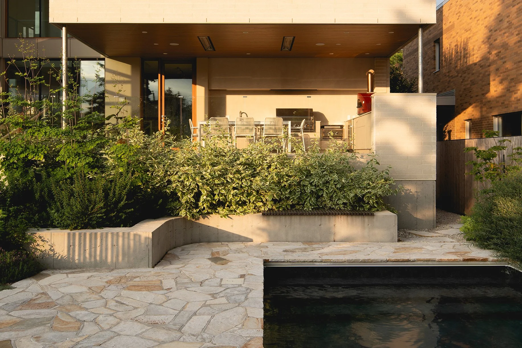 architecture-exterior-contemporary-minimalist-design-garden-detail-pool-lens-montreal.jpg